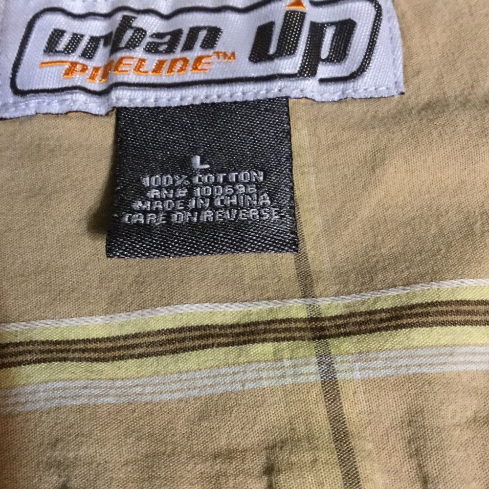 Urban Outfitters SS Tan plaid shirt🍒 - Picture 3 of 3